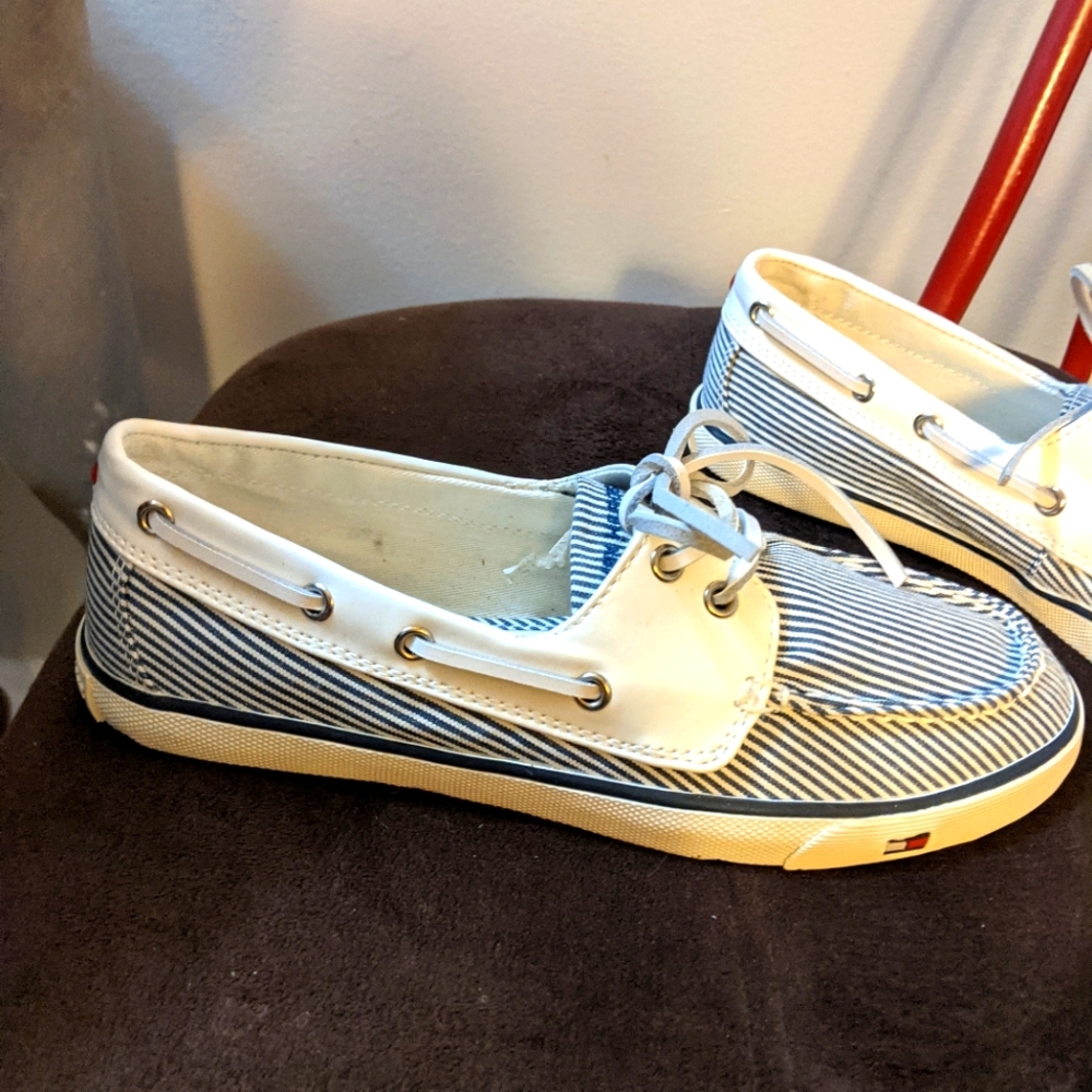 NWT Tommy Hilfiger Canvas Upper.  Size 7.  ALOT of cushion on the inside. - Picture 2 of 6
